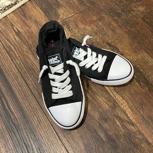 Levi’s slip-ons, black/white, size 7
